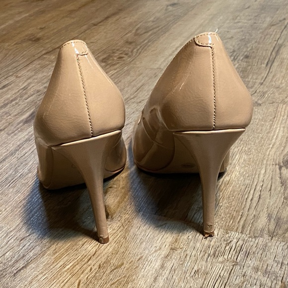 Jessica Simpson Nude Pump - Picture 3 of 5